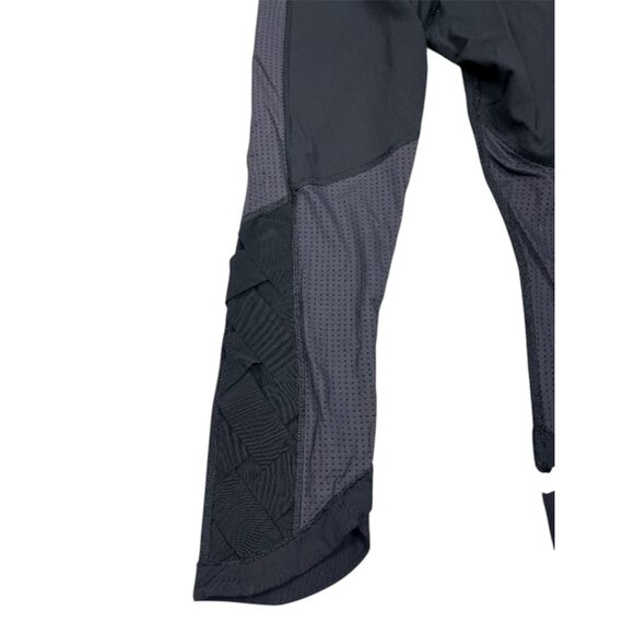 Lululemon Var-City Crop Leggings Size 6 Black Breathable Stretch Pretty Prism - Picture 3 of 8